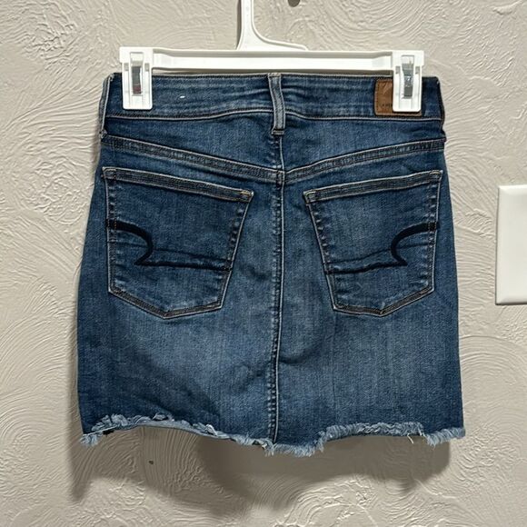 American Eagle Hi-Rise Super Stretch Distressed Jean Skirt Size 2 - Picture 4 of 5
